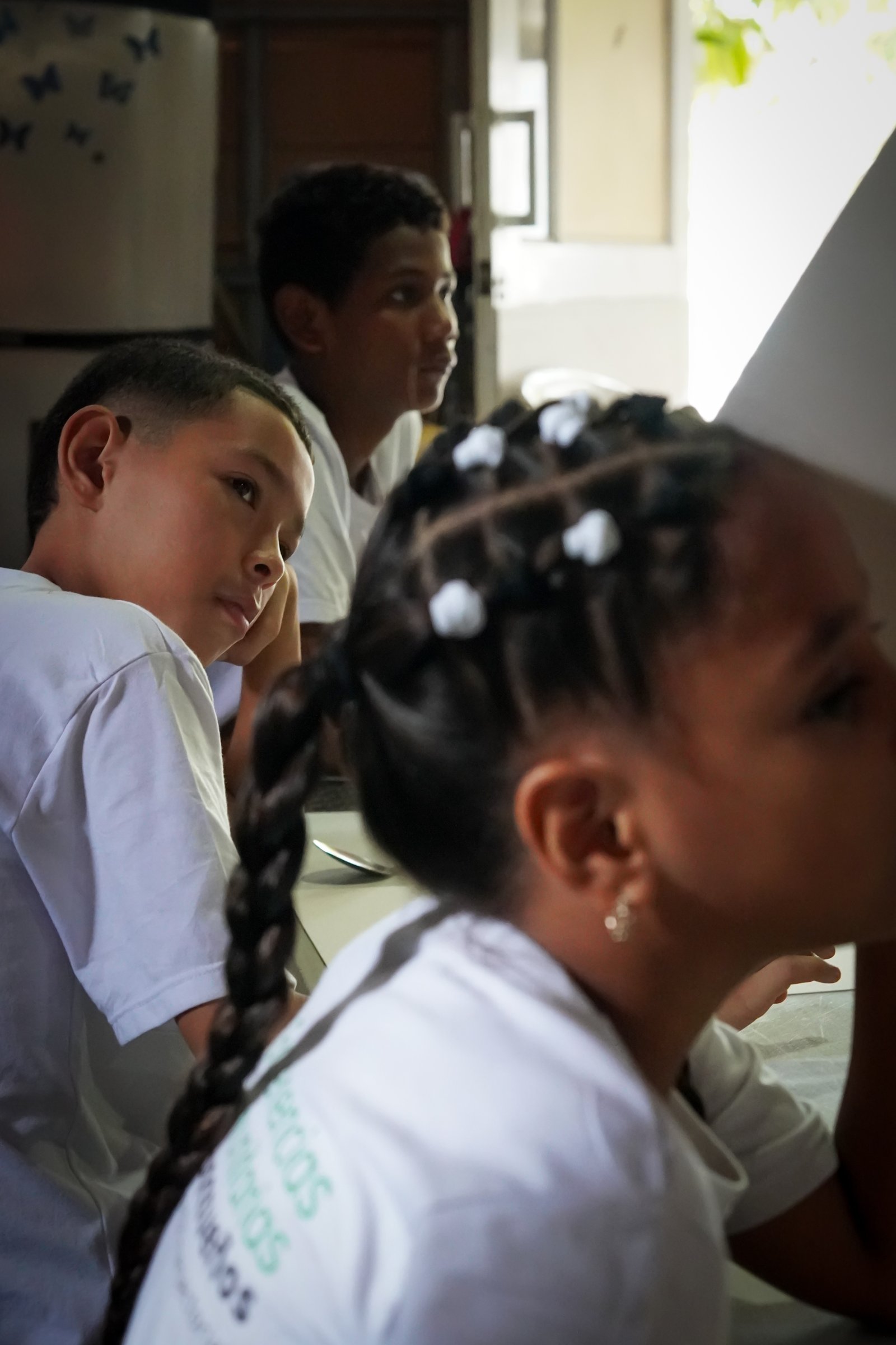 Niños y comunidad de Hogares de Vida